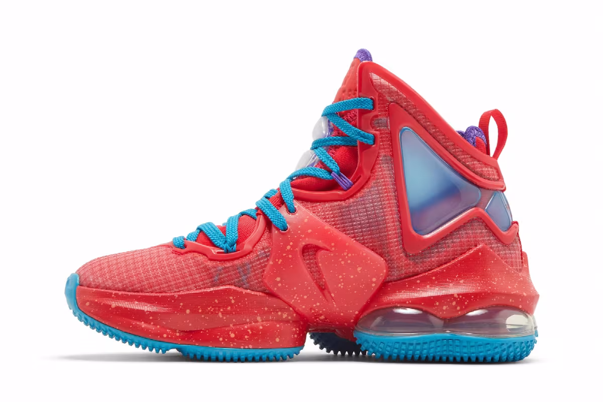 Nike LeBron 19 GS King's Crown, view 4