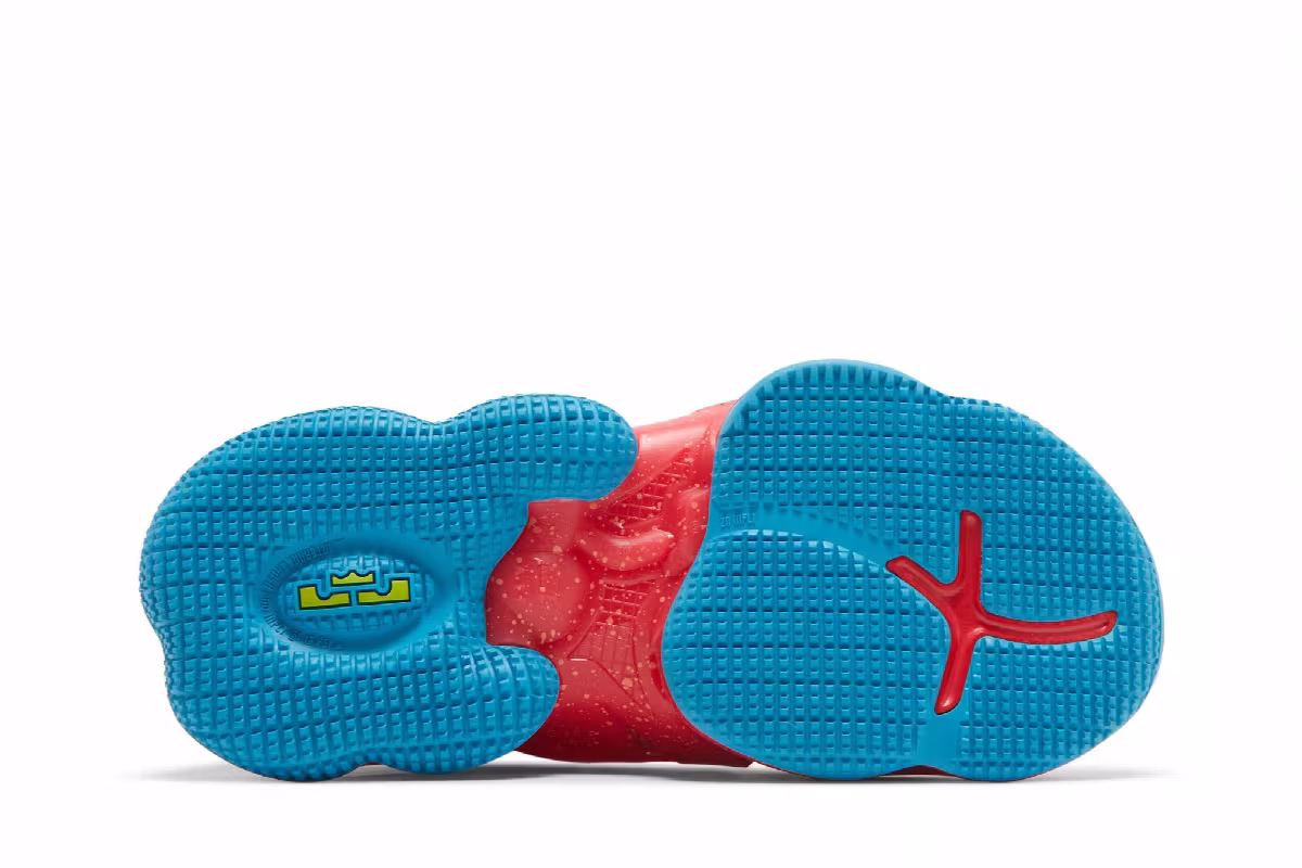 Nike LeBron 19 GS King's Crown, view 5