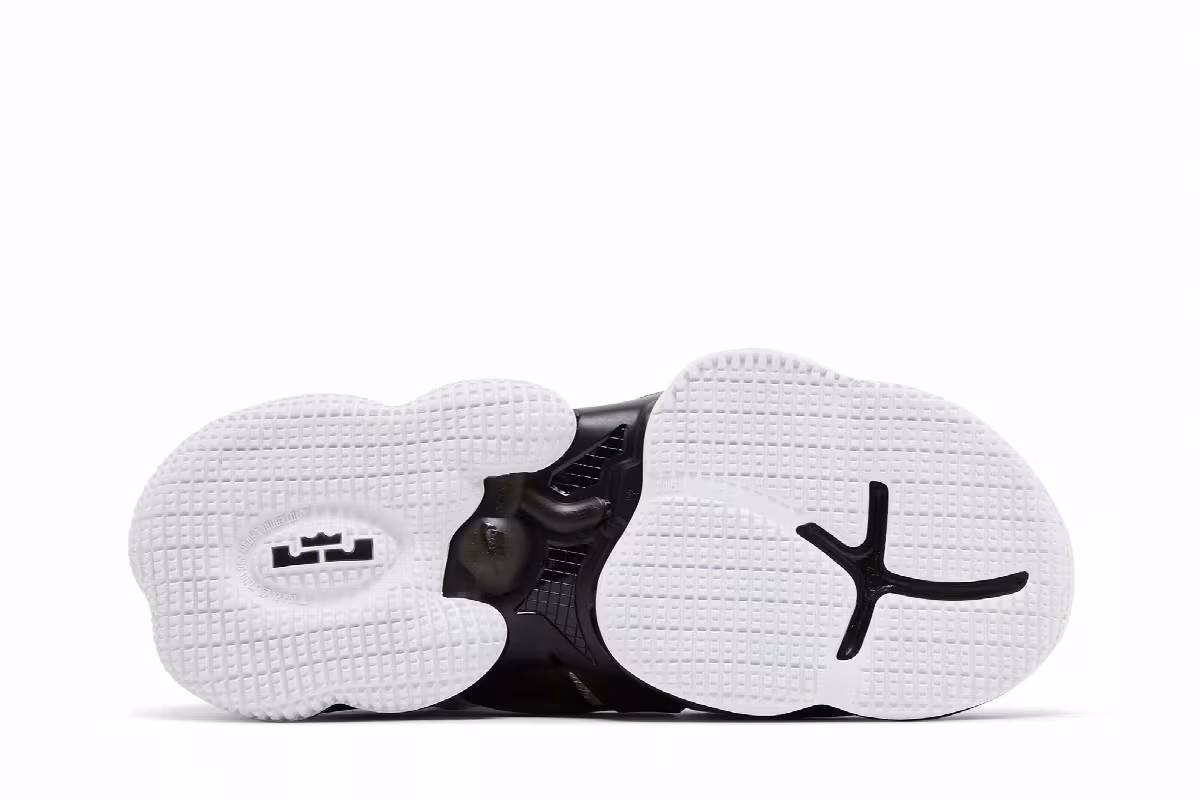Nike LeBron 19 SE GS White Metallic Gold, view 5