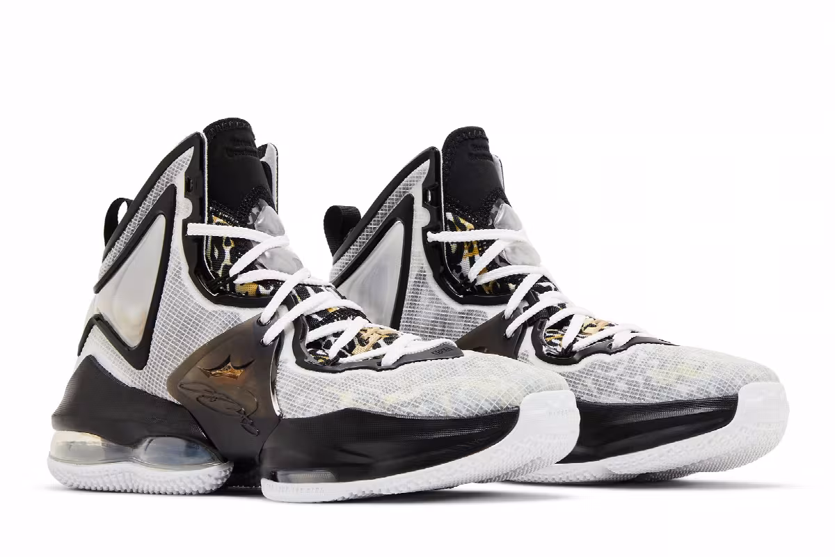 Nike LeBron 19 SE GS White Metallic Gold, view 9