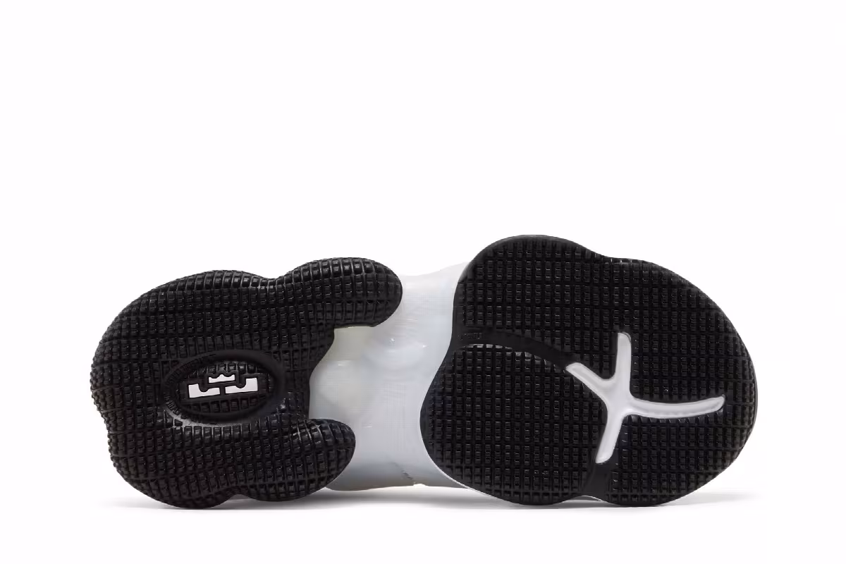 Nike LeBron 19 GS Sketch, view 5