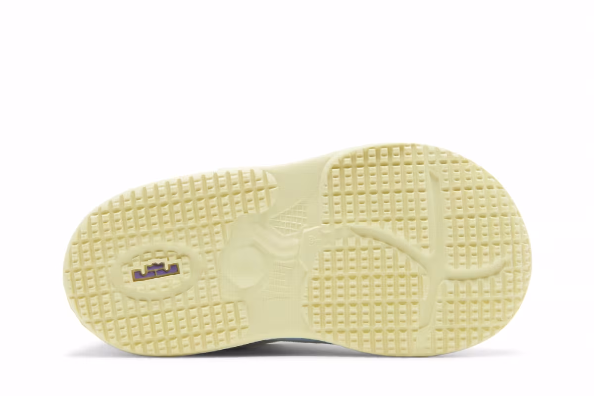 Nike LeBron 19 TD Easter, view 5
