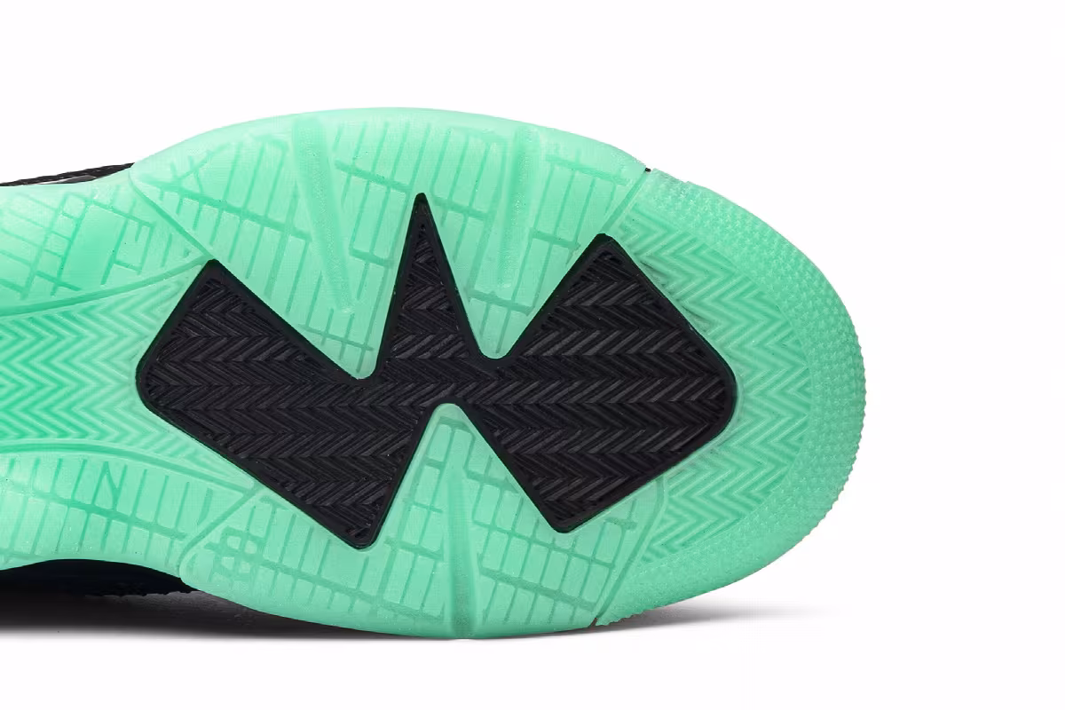 Air Jordan Mars 270 Green Glow, view 6