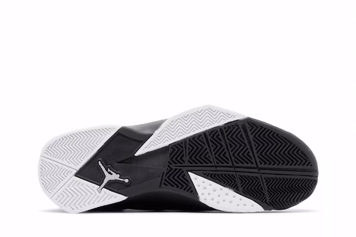 Air Jordan True Flight Black Metallic Gold, view 5