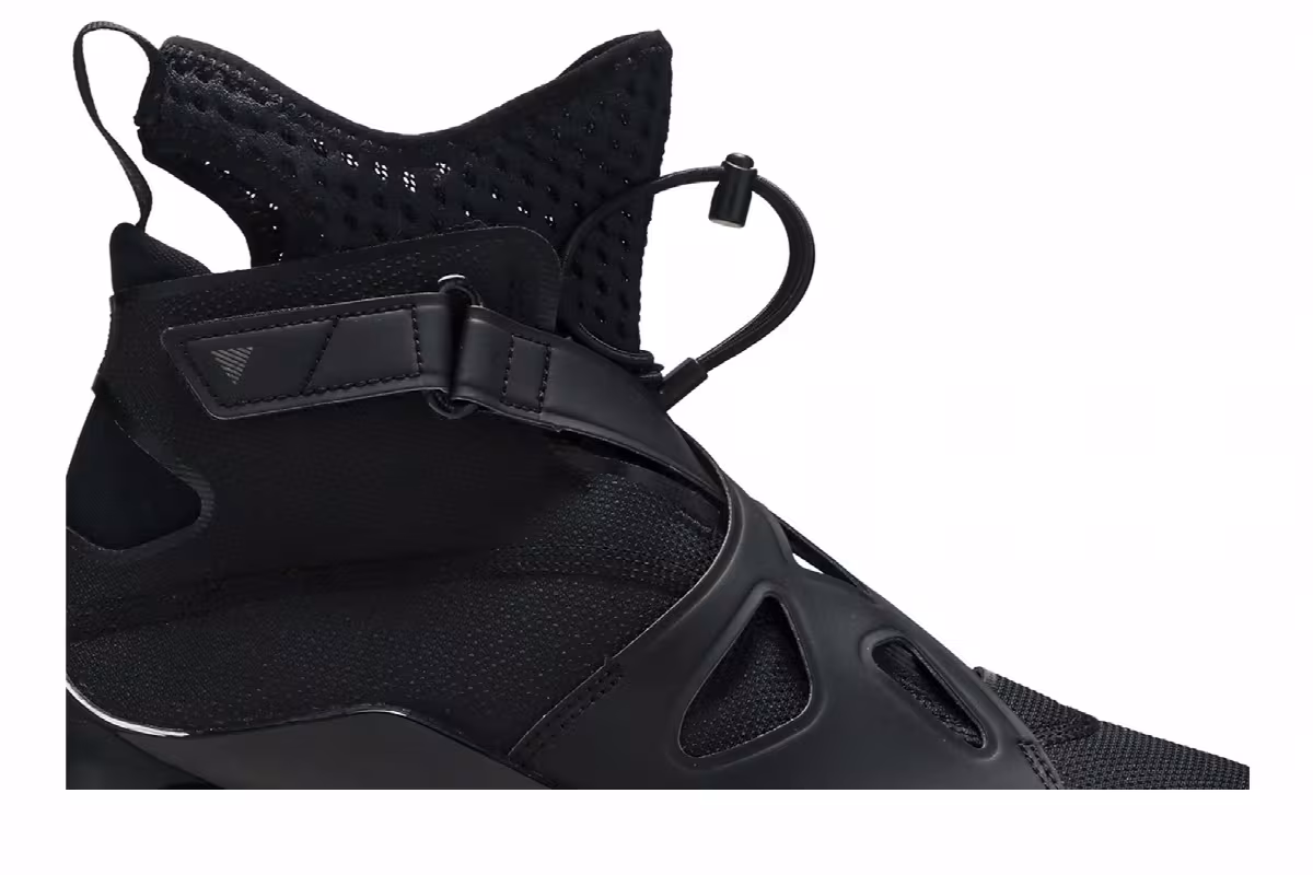 Air Jordan Women's Jordan Air Latitude 720 Triple Black, view 3