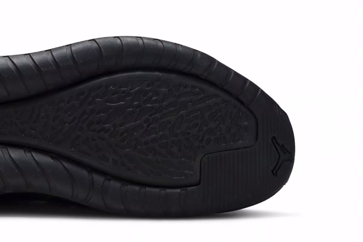 Air Jordan Women's Jordan Air Latitude 720 Triple Black, view 6