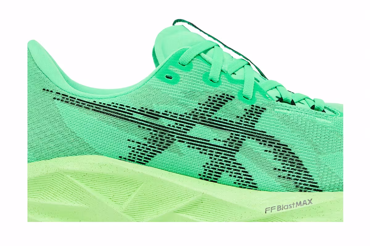 ASICS Novablast 5 Ekiden - Vital Green, view 3