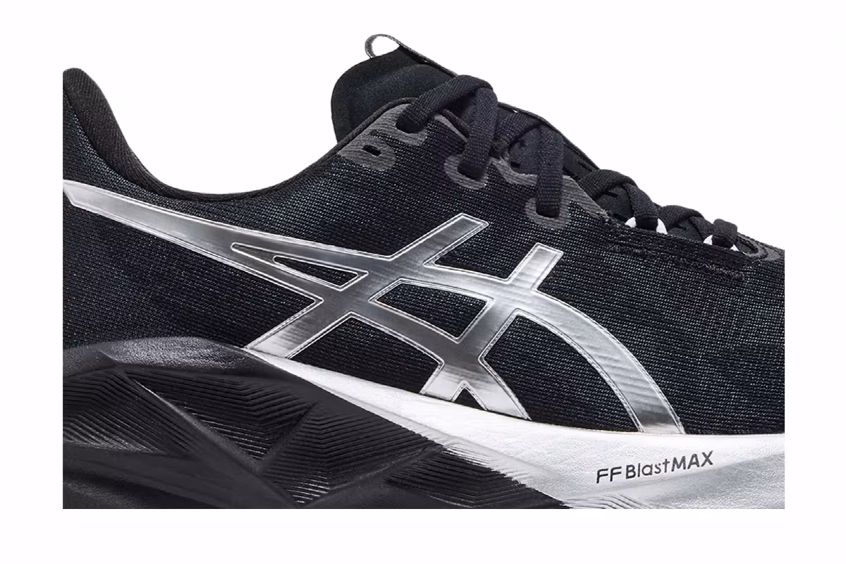ASICS Novablast 5 Platinum Platinum Black, view 3