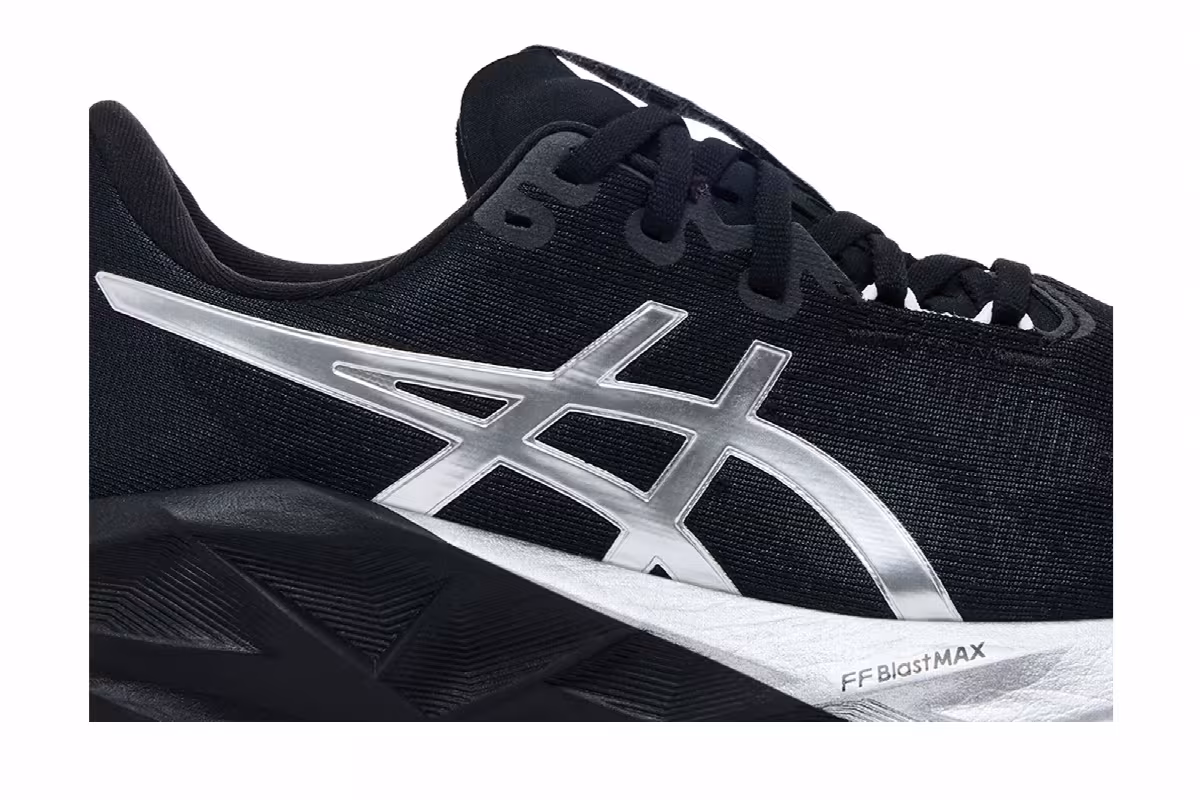 ASICS Women's Novablast 5 Platinum Platinum Black, view 3