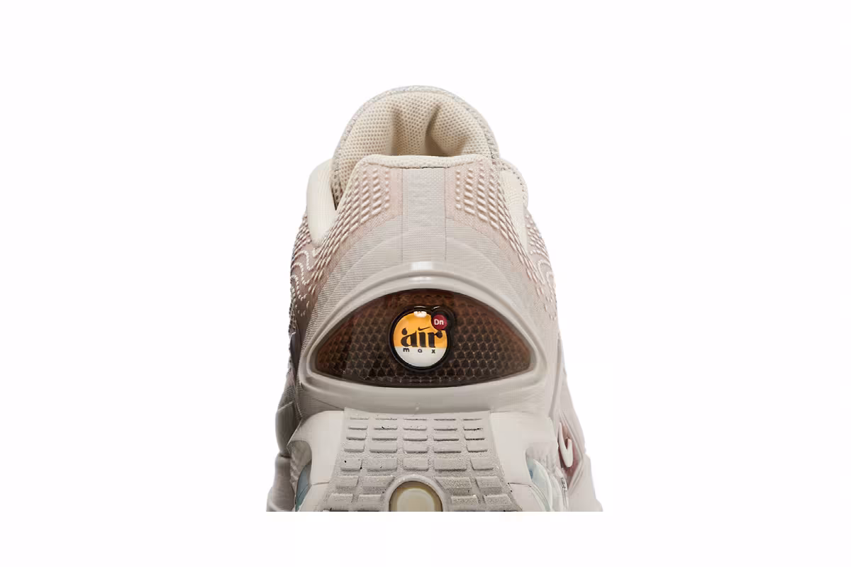 Nike Women's Air Max DN Light Orewood Brown, view 8