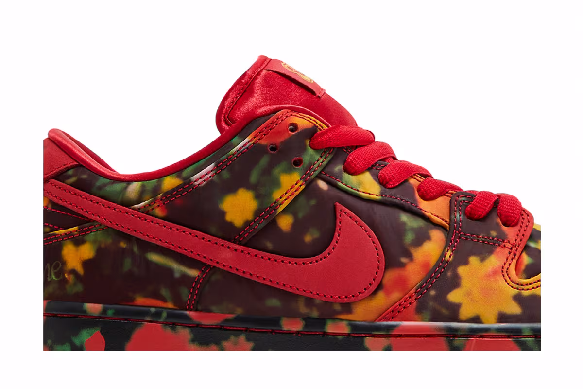 The Wizard of Oz x Nike Dunk Low SB Poppy Field, view 3