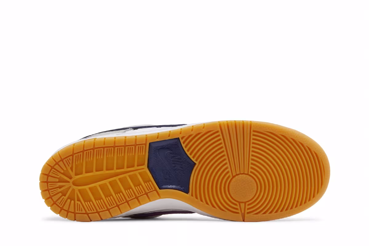 Rayssa Leal x Nike Dunk Low SB, view 5