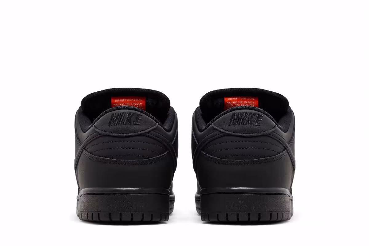 Nike Dunk Low Pro SB Triple Black, view 7