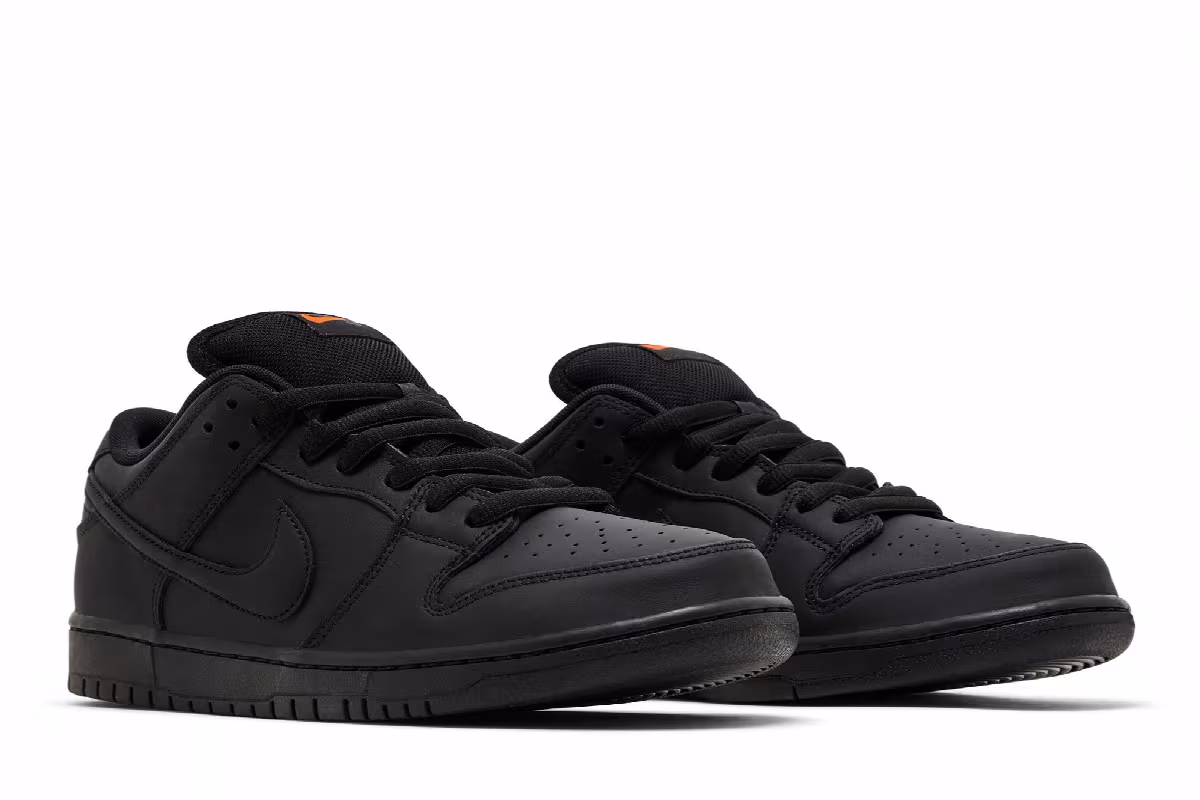 Nike Dunk Low Pro SB Triple Black, view 9