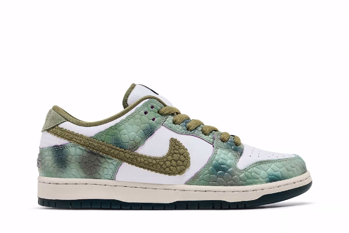 Alexis Sablone x Nike Dunk Low SB Chameleon, view 2