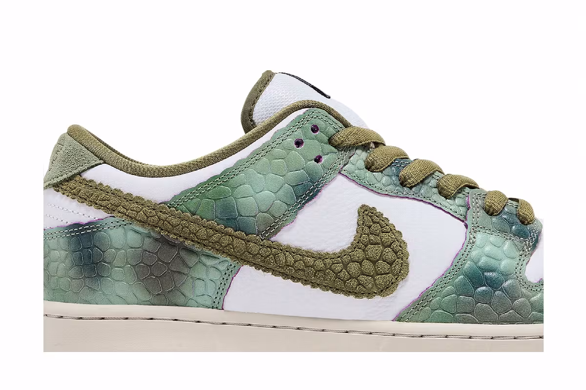 Alexis Sablone x Nike Dunk Low SB Chameleon, view 3