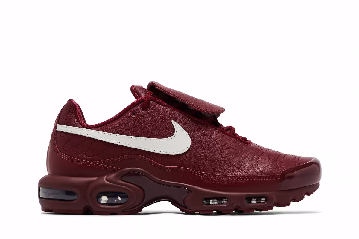 Nike Air Max Plus Tiempo Team Red, view 2