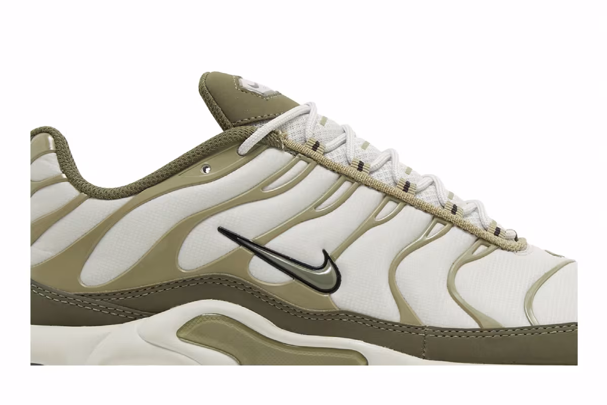 Nike Air Max Plus Light Bone Neutral Olive, view 3