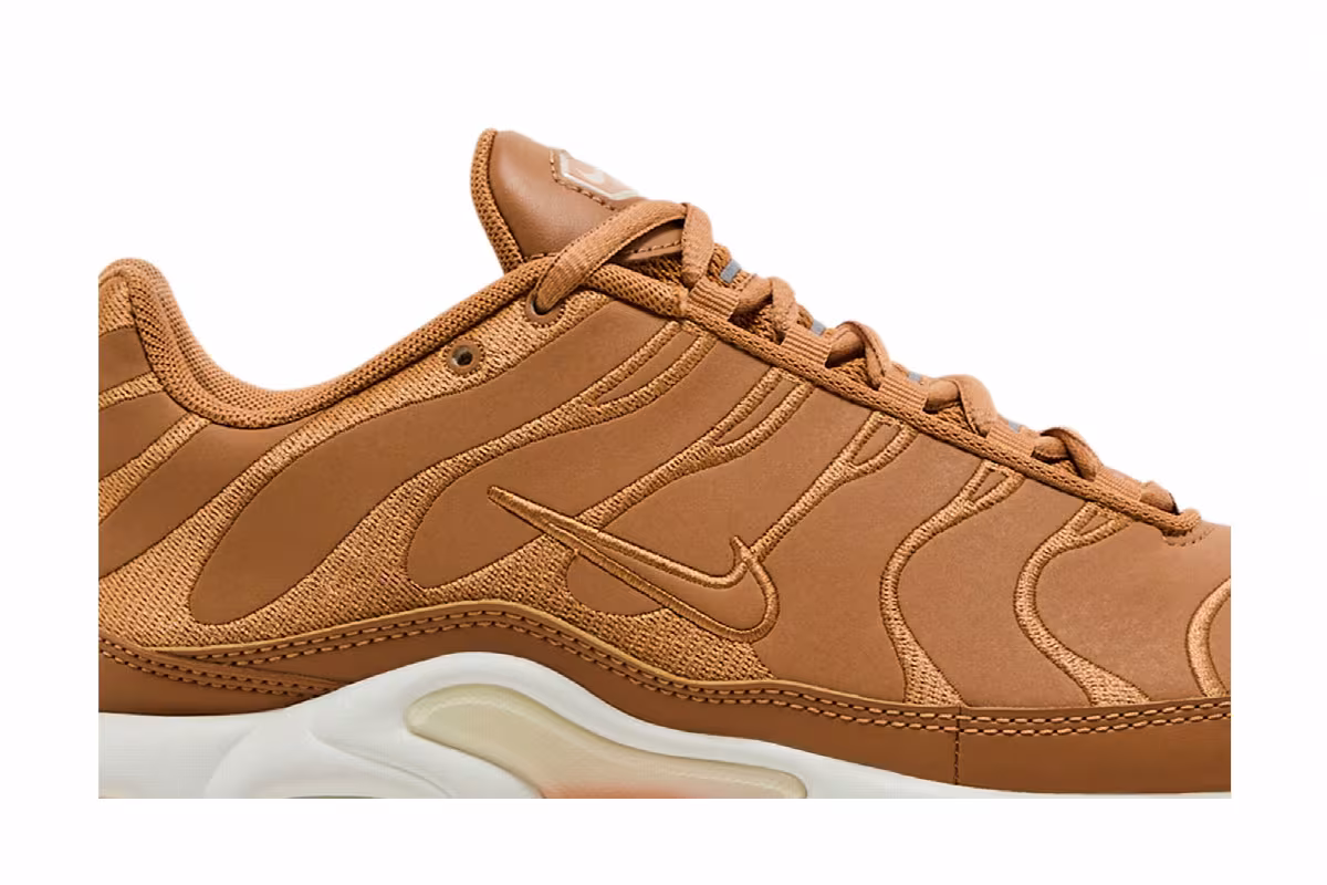 Nike Air Max Plus Flax, view 3