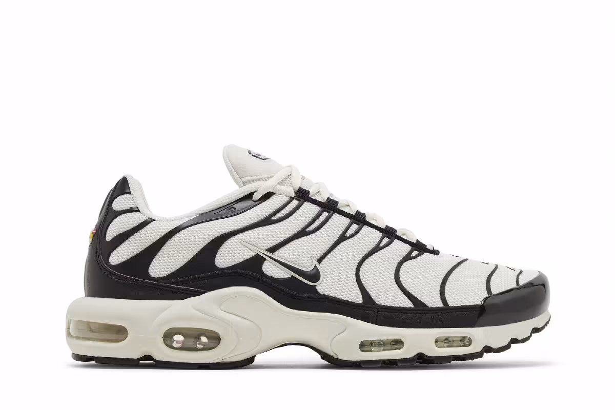 Nike Air Max Plus Essential Panda, view 2
