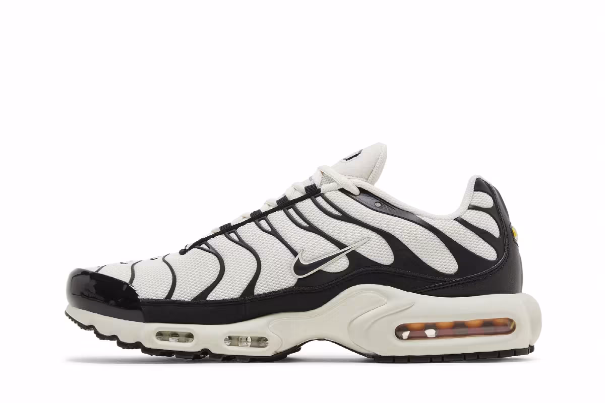 Nike Air Max Plus Essential Panda, view 4