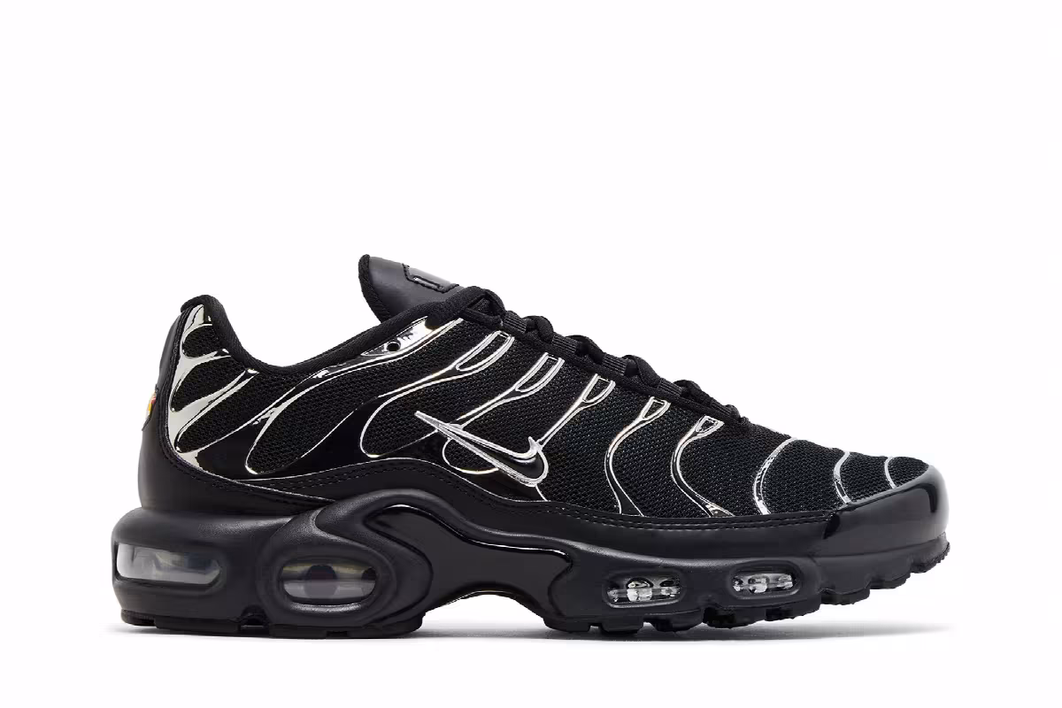 Nike Women's Air Max Plus SE Black Chrome Silver, view 2