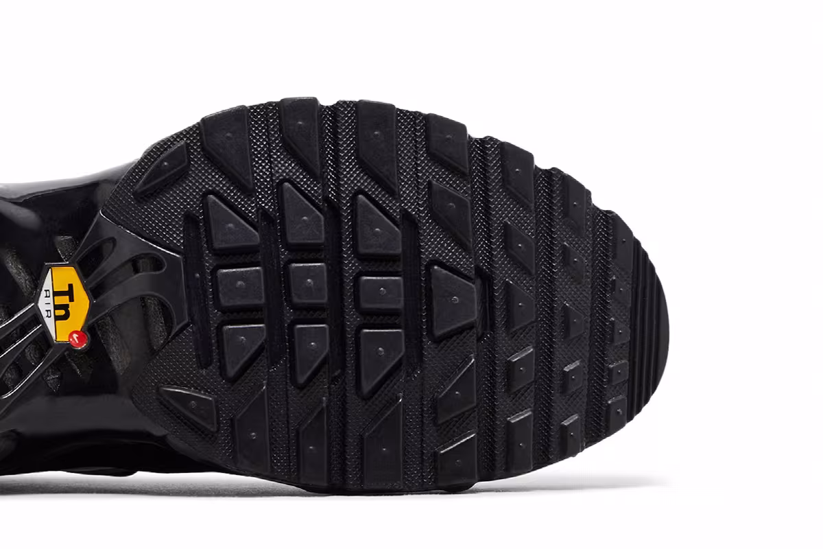 Nike Women's Air Max Plus SE Black Chrome Silver, view 6