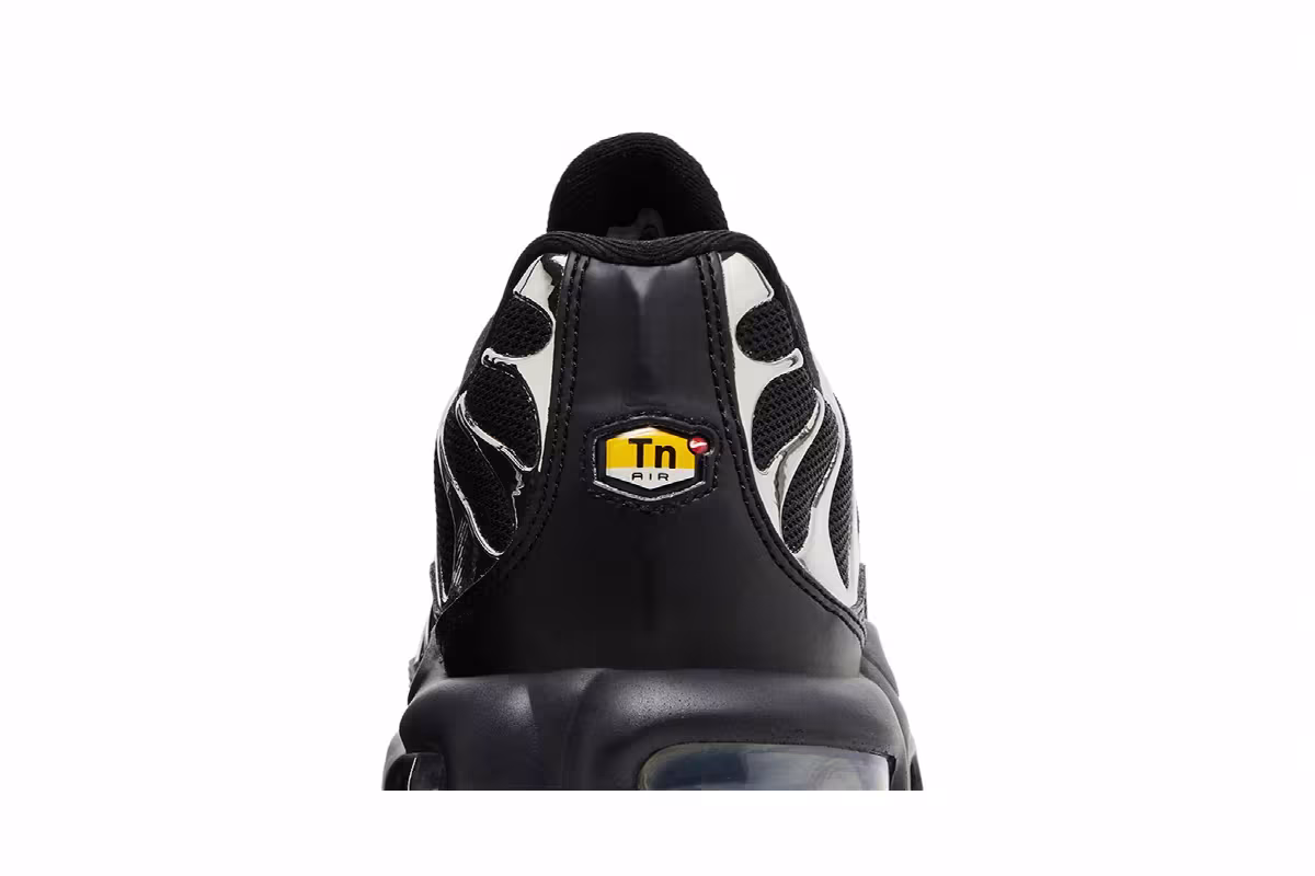 Nike Women's Air Max Plus SE Black Chrome Silver, view 8