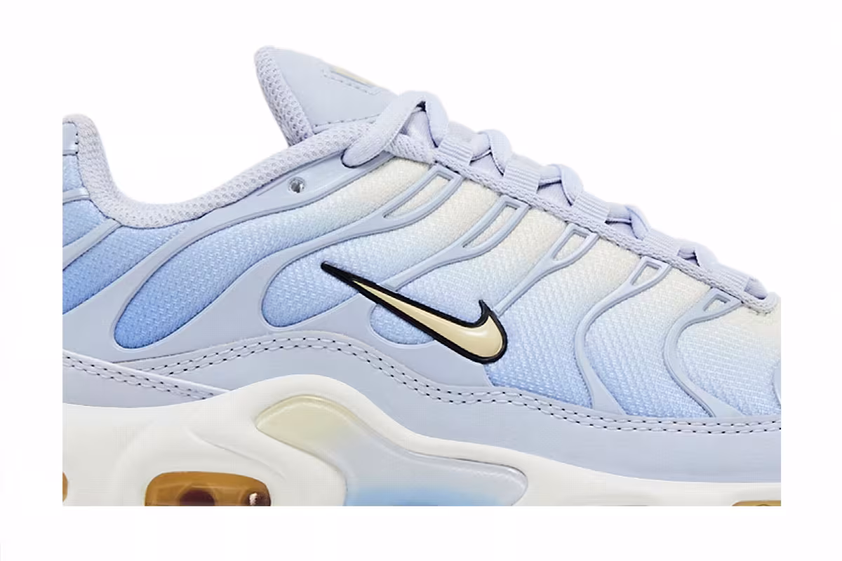 Nike Women's Air Max Plus Daybreak, view 3