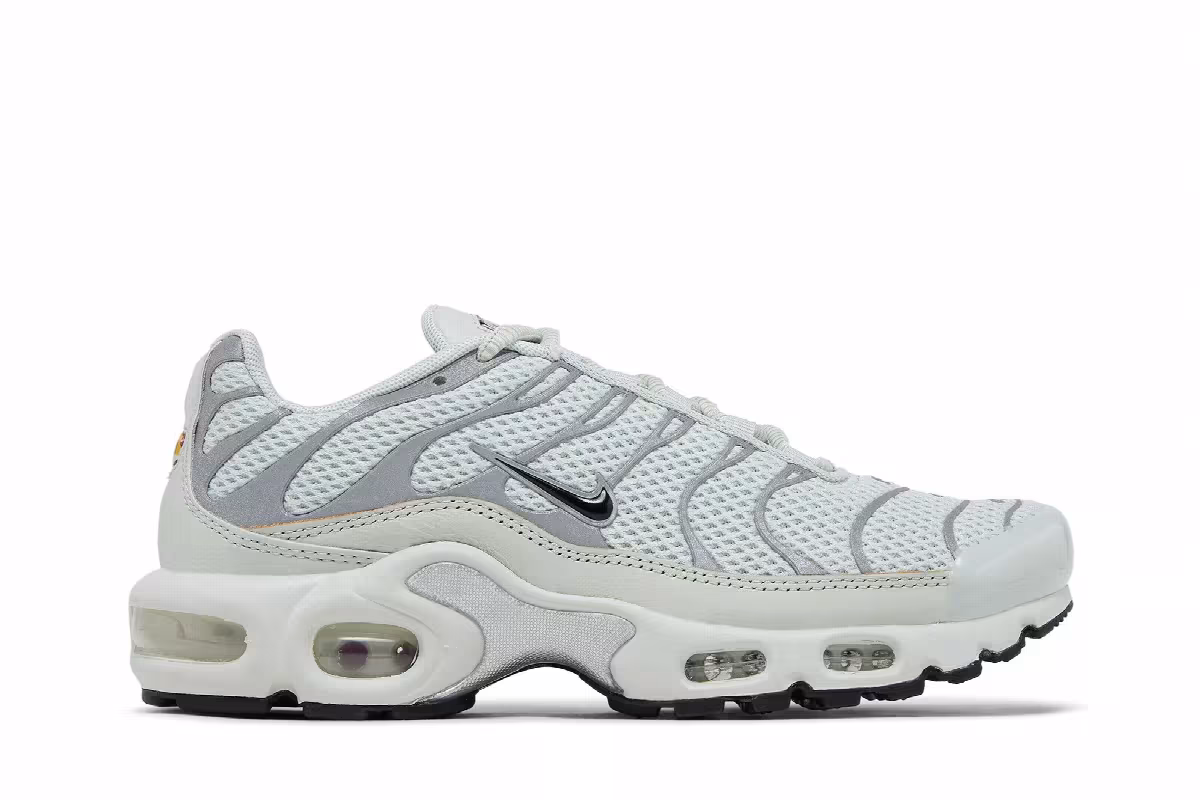 Nike Women's Air Max Plus Light Silver, view 2