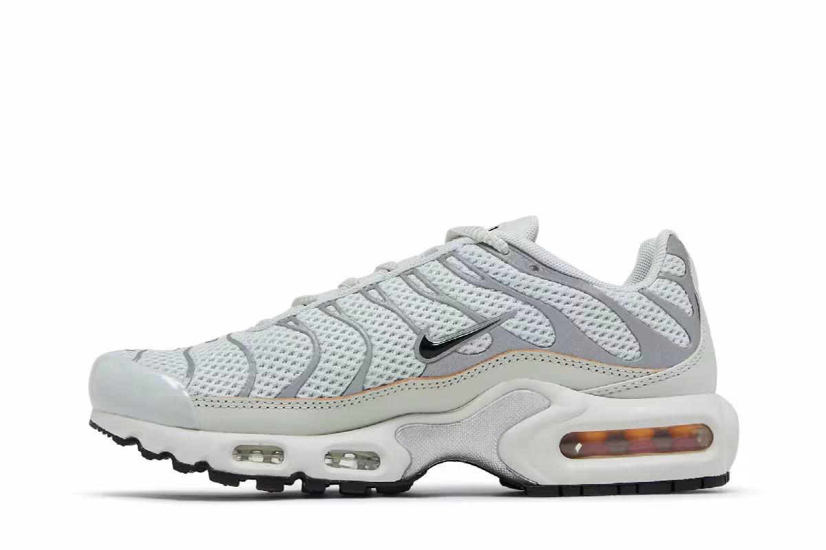 Nike Women's Air Max Plus Light Silver, view 4