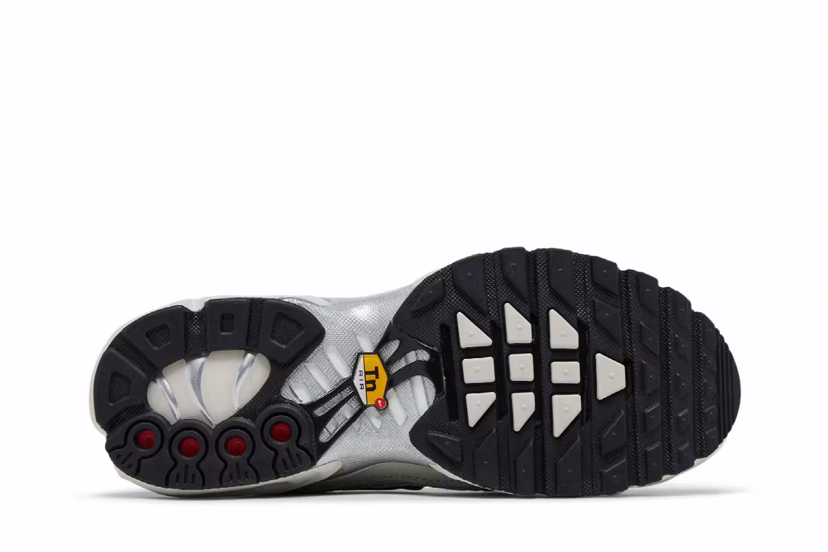 Nike Women's Air Max Plus Light Silver, view 5
