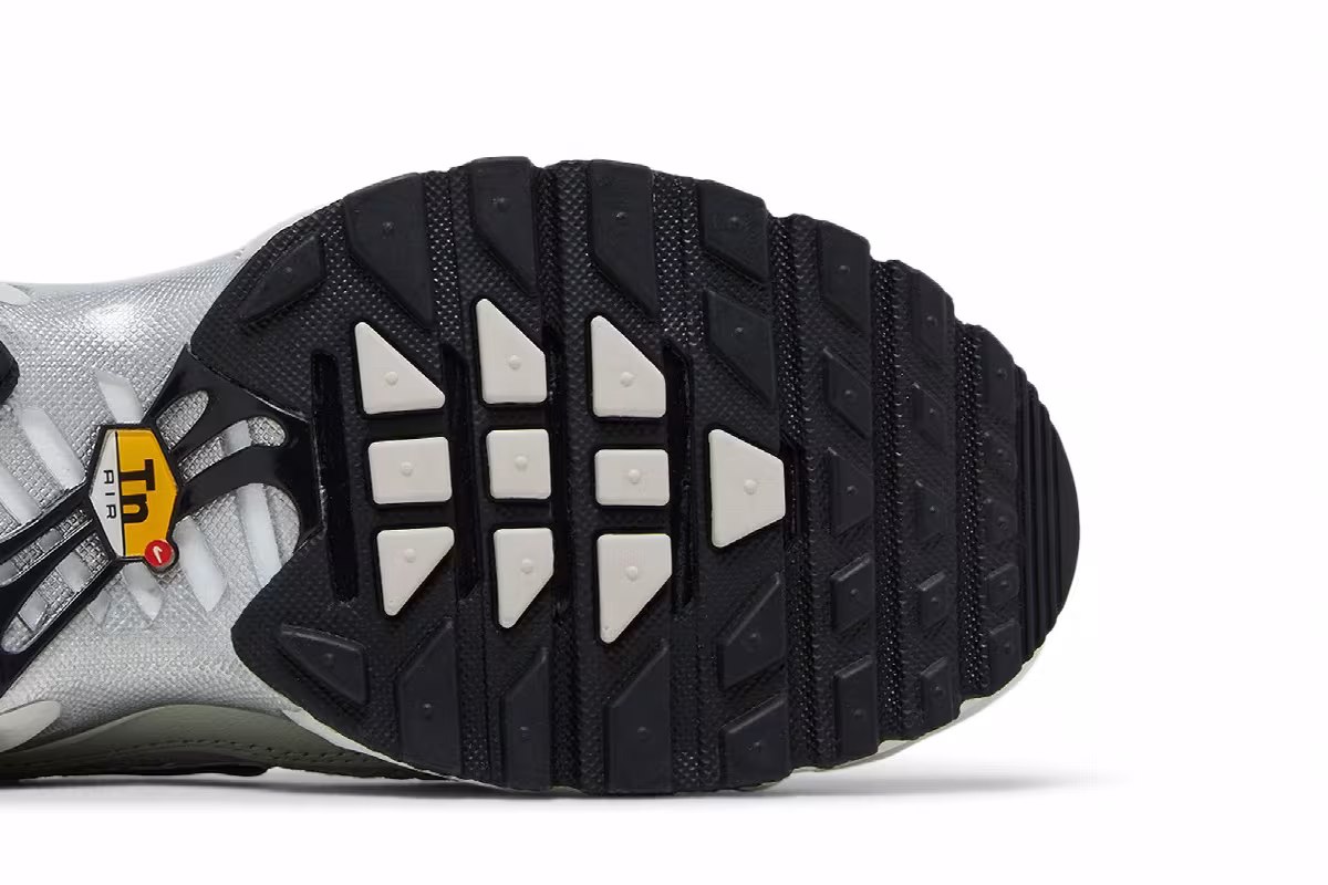 Nike Women's Air Max Plus Light Silver, view 6