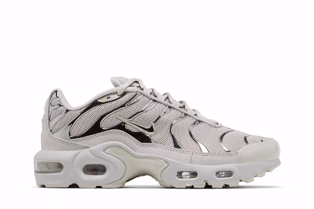 Nike Air Max Plus GS Light Iron Ore Chrome, view 2