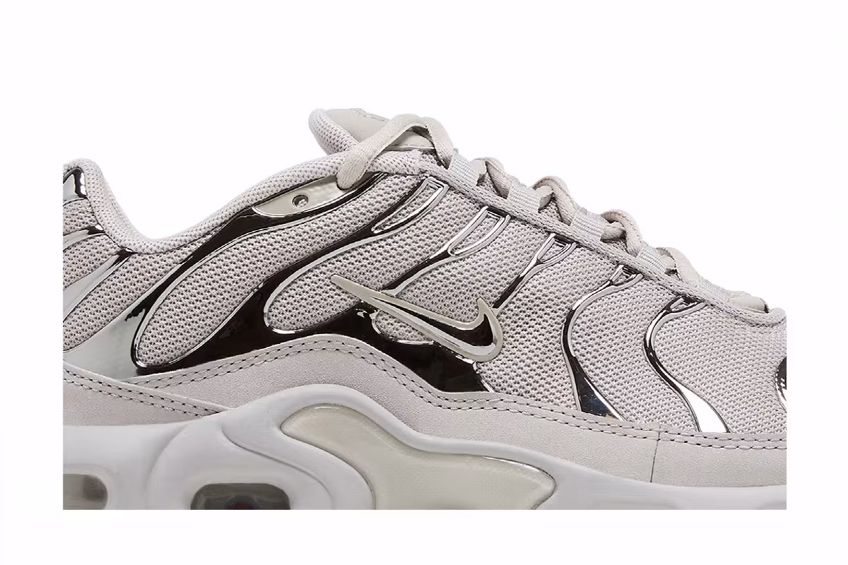 Nike Air Max Plus GS Light Iron Ore Chrome, view 3