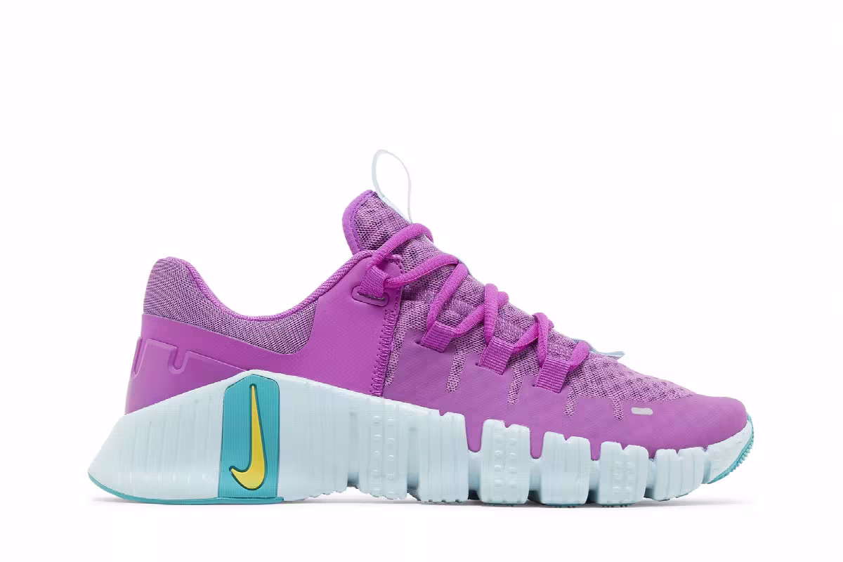 Nike Women's Free Metcon 5 Hyper Violet, view 2