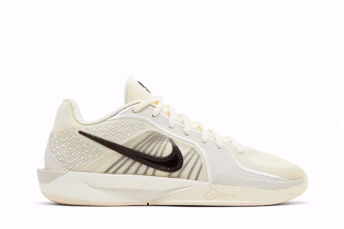Nike Women's Sabrina 2 Relentless, view 2