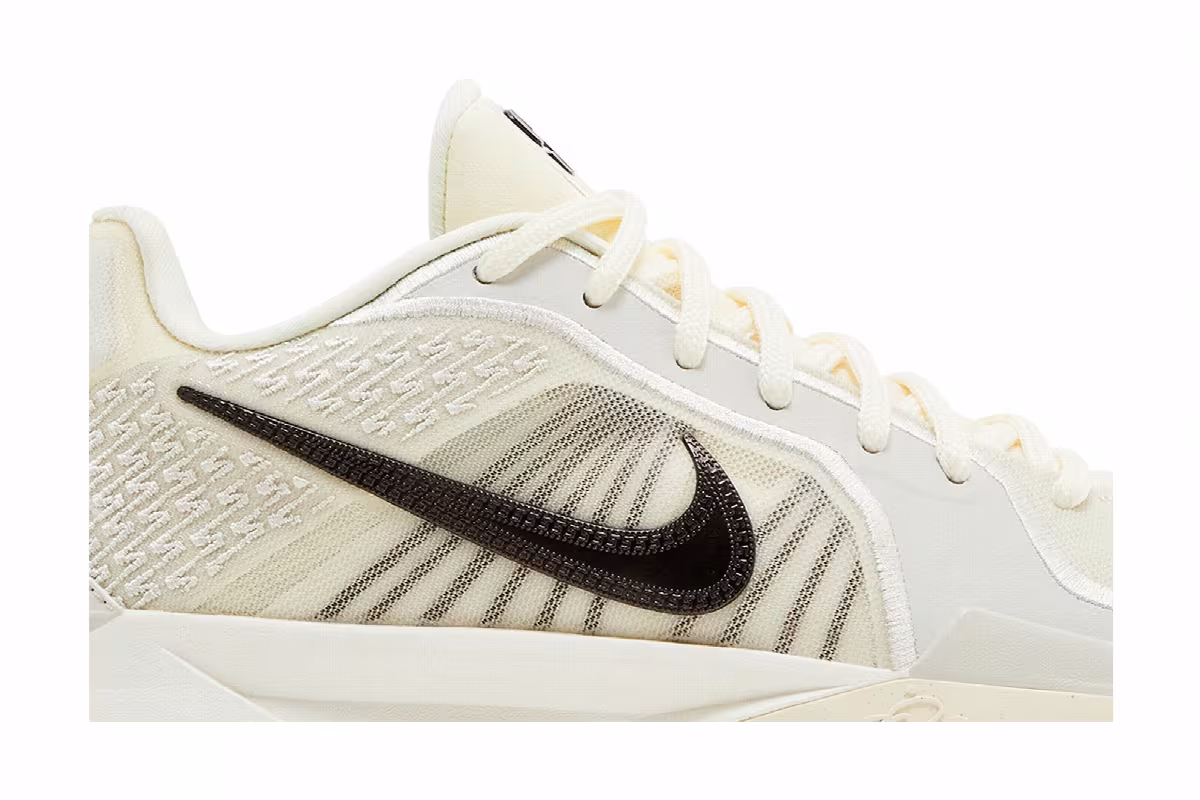 Nike Women's Sabrina 2 Relentless, view 3