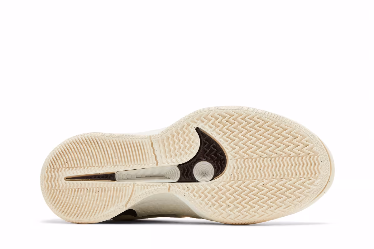 Nike Women's Sabrina 2 Relentless, view 5