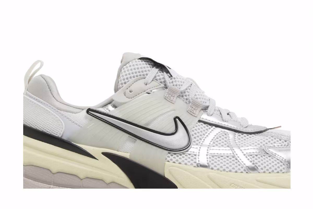 Nike Men's V2K Run Pure Platinum Metallic Silver, view 3