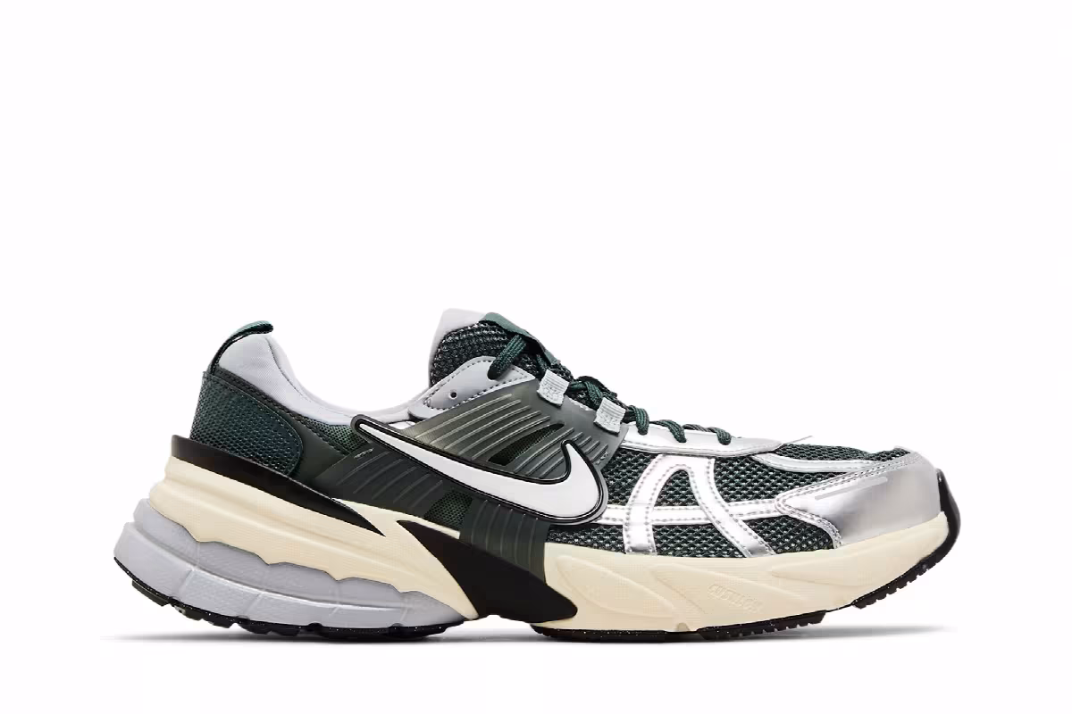 Nike V2K Run Vintage Green, view 2