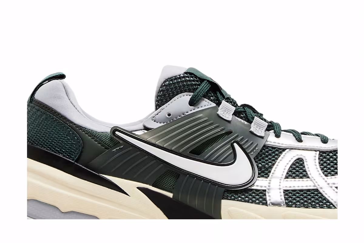 Nike V2K Run Vintage Green, view 3