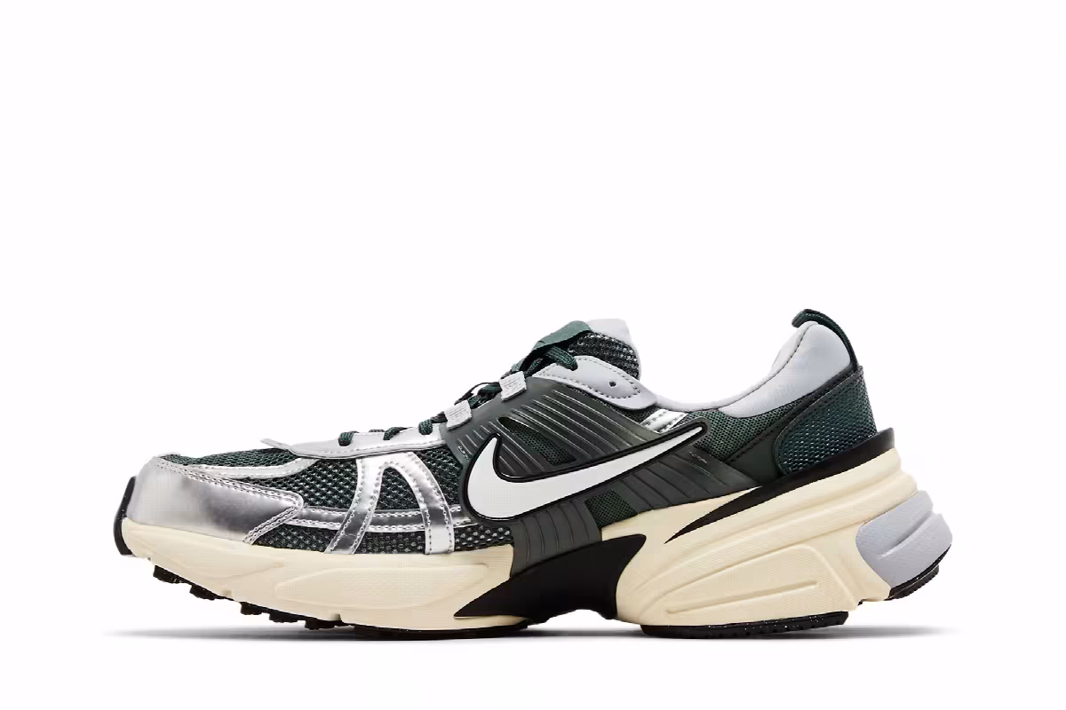 Nike V2K Run Vintage Green, view 4