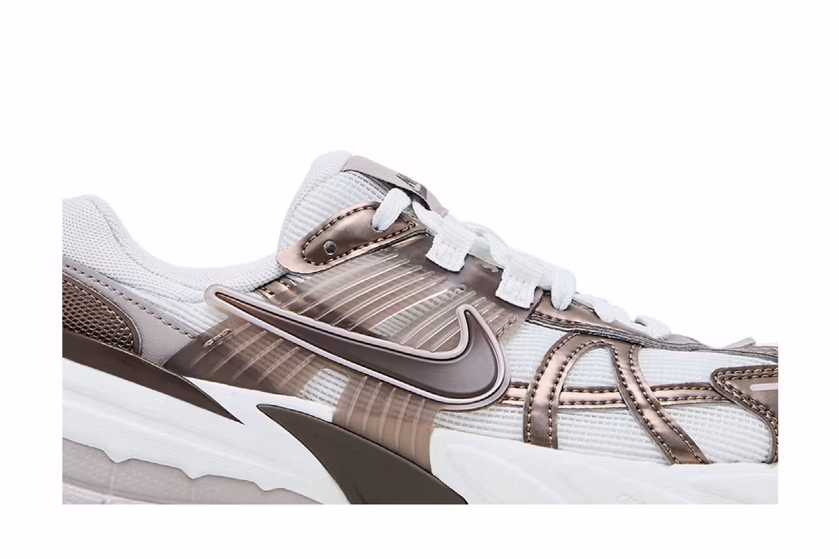 Nike Women's V2K Run Mink Brown, view 3