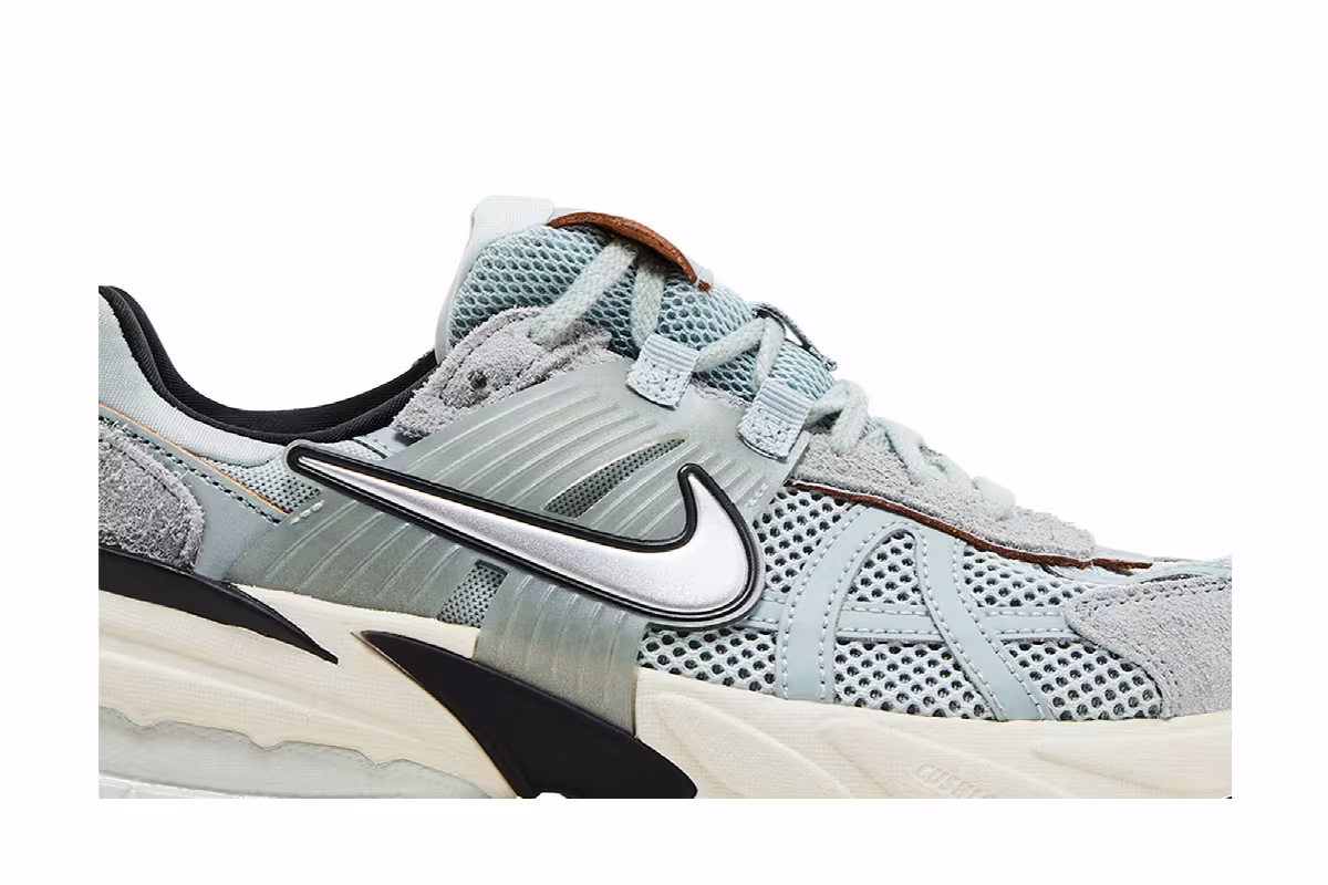 Nike Women's V2K Run Light Pumice, view 3