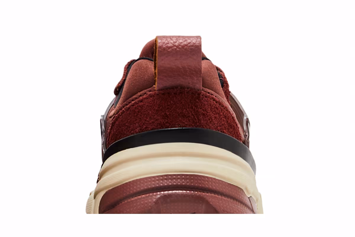 Nike Women's V2K Run Dark Pony, view 8
