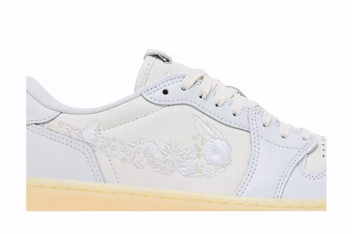 Air Jordan 1 Low OG Rabbit Floral Swoosh, view 3