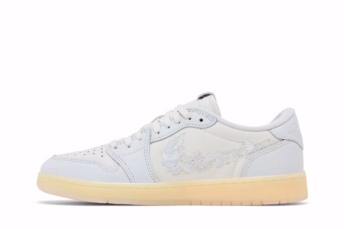 Air Jordan 1 Low OG Rabbit Floral Swoosh, view 4