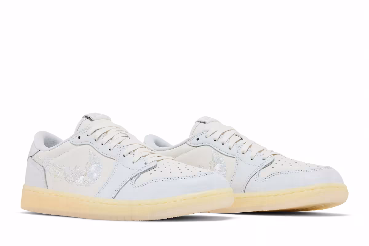 Air Jordan 1 Low OG Rabbit Floral Swoosh, view 9
