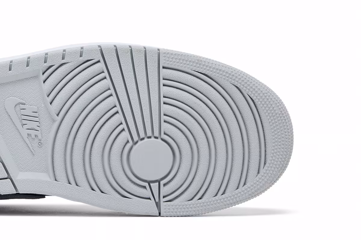 Air Jordan 1 Mid Light Smoke Grey, view 6